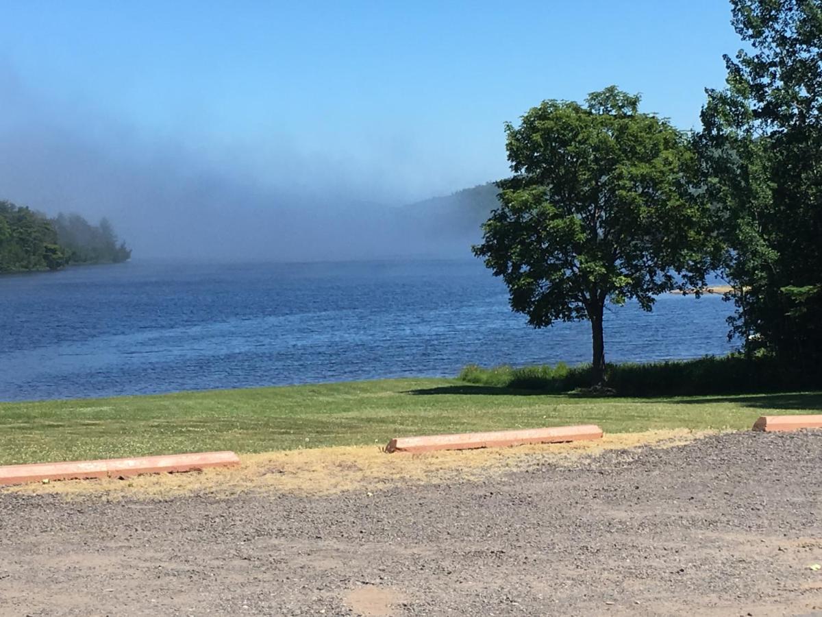Lake Fanny Hooe Resort-2 Bed With Balcony #11 Hotel Room Copper Harbor Exterior photo