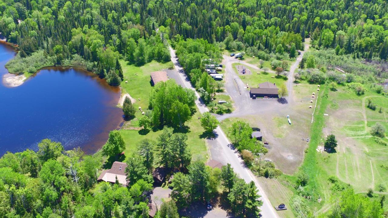 Lake Fanny Hooe Resort-2 Bed With Balcony #11 Hotel Room Copper Harbor Exterior photo