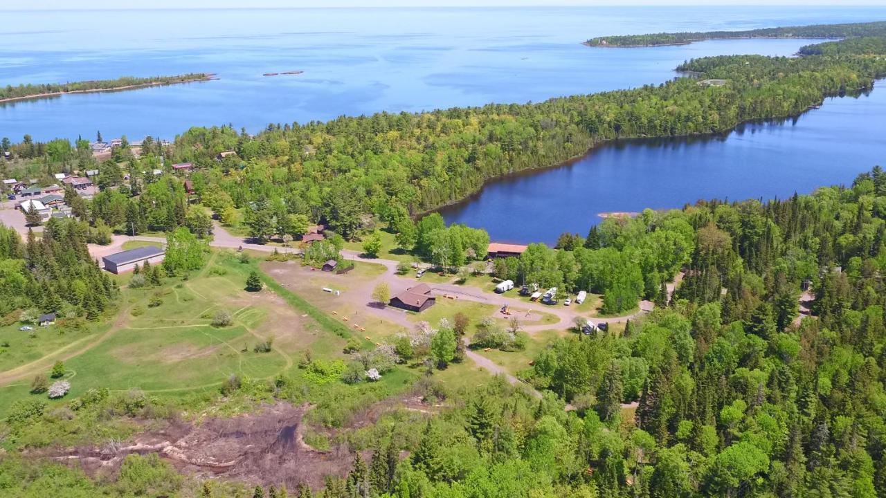 Lake Fanny Hooe Resort-2 Bed With Balcony #11 Hotel Room Copper Harbor Exterior photo
